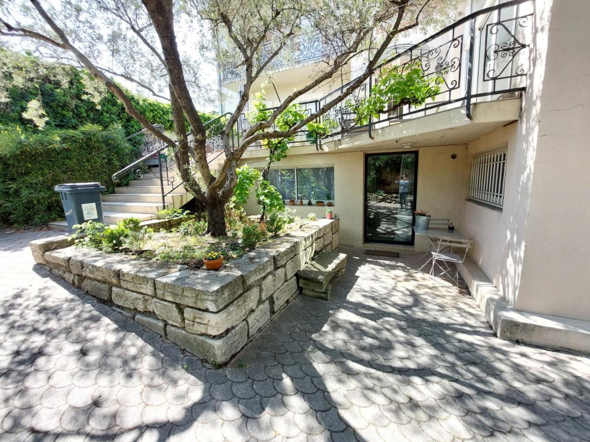 Studio Independant Pres Du Centre Ville Nimes Exterior photo